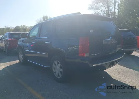 2007 Cadillac Escalade Standard z USA, uszkodzony, nr VIN 1GYFK63817R204895